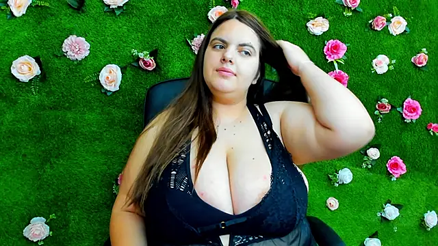Huge Titties  online show from January 2025 05:13:01 AM