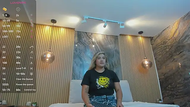 Snapshot of julietha_taylor chatting on July 2026 09:19:01 PM julietha taylor online show from July 2026 09:19:01 PM