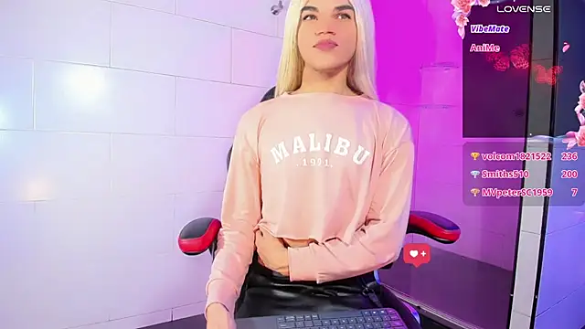 Snapshot of Gabyqueen70 chatting on January 2025 03:27:02 AM Gabyqueen70 online show from January 2025 03:27:02 AM