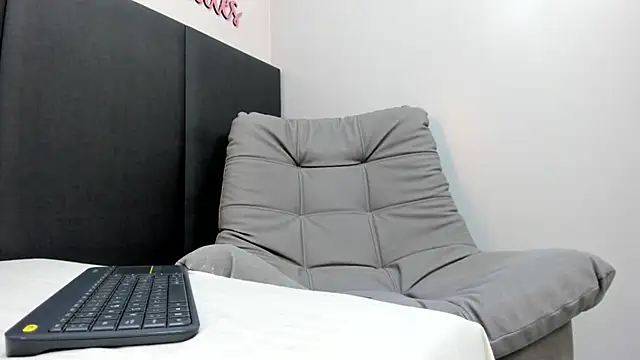 Snapshot of SophieHarris_ chatting on January 2025 02:20:01 AM SophieHarris online show from January 2025 02:20:01 AM