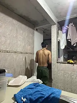 Rouuus12 online show from February 2026 12:33:01 PM