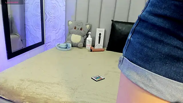 AlexaFoxy18 online show from April 2026 06:06:01 AM