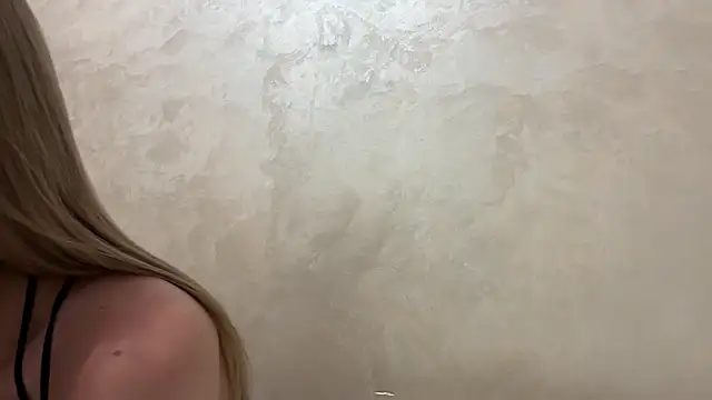 CaitlinaJayne23 online show from November 2025 07:05:02 PM