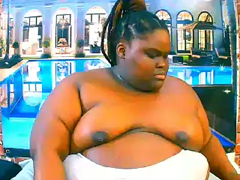 Snapshot of EbonyHotBuns chatting on March 2026 10:26:01 AM EbonyHotBuns online show from March 2026 10:26:01 AM