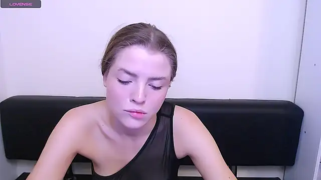 Snapshot of MissOliviaa_ chatting on December 2024 03:21:01 PM MissOliviaa  online show from December 2024 03:21:01 PM