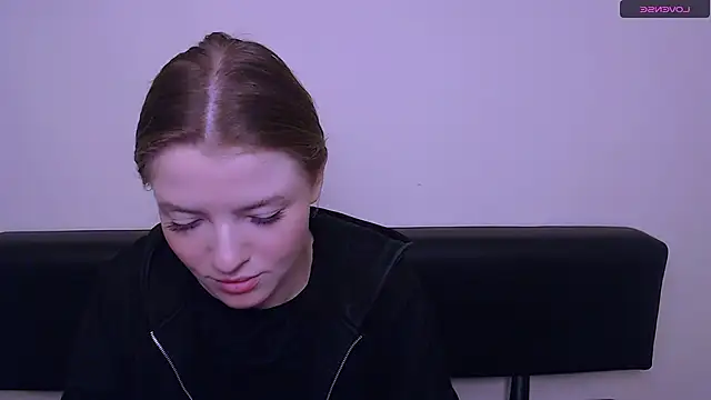 Snapshot of MissOliviaa_ chatting on December 2024 08:02:01 AM MissOliviaa  online show from December 2024 08:02:01 AM