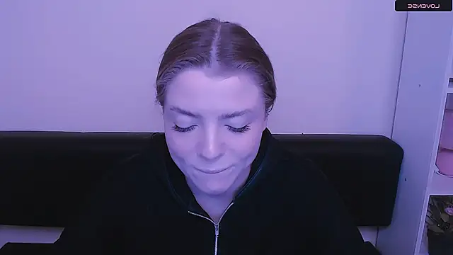 Snapshot of MissOliviaa_ chatting on December 2024 07:37:02 AM MissOliviaa  online show from December 2024 07:37:02 AM