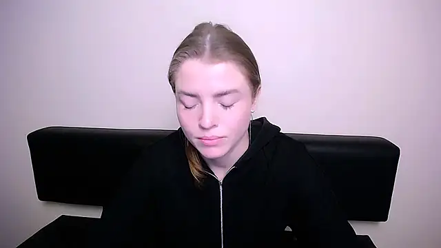 Snapshot of MissOliviaa_ chatting on January 2025 08:43:01 AM MissOliviaa  online show from January 2025 08:43:01 AM