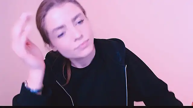 Snapshot of MissOliviaa_ chatting on February 2025 11:25:02 AM MissOliviaa  online show from February 2025 11:25:02 AM