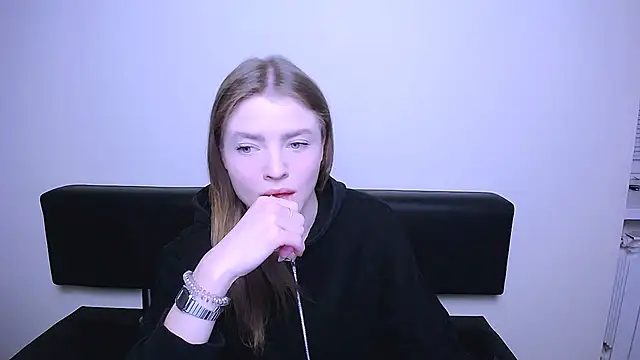 Snapshot of MissOliviaa_ chatting on February 2025 08:38:01 AM MissOliviaa  online show from February 2025 08:38:01 AM