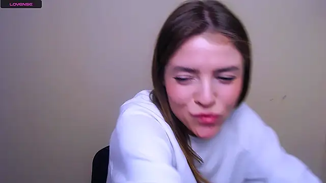 Snapshot of MissOliviaa_ chatting on February 2025 10:47:02 AM MissOliviaa  online show from February 2025 10:47:02 AM