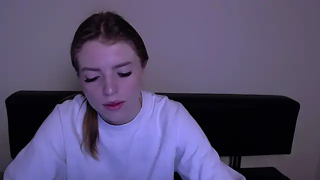 Snapshot of MissOliviaa_ chatting on March 2025 09:05:02 AM MissOliviaa  online show from March 2025 09:05:02 AM