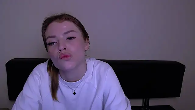 Snapshot of MissOliviaa_ chatting on March 2025 12:44:02 PM MissOliviaa  online show from March 2025 12:44:02 PM