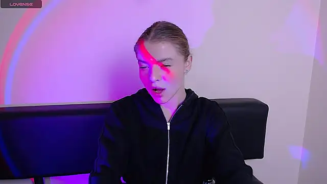 Snapshot of MissOliviaa_ chatting on October 2025 12:53:02 PM MissOliviaa  online show from October 2025 12:53:02 PM