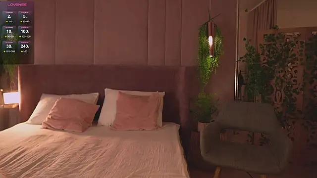 Smiley Mia online show from November 2025 05:18:02 AM