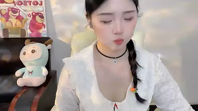 Snapshot of SU__SU chatting on February 2025 12:42:01 PM SU SU online show from February 2025 12:42:01 PM