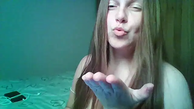 Evasapples online show from April 2026 10:03:02 PM