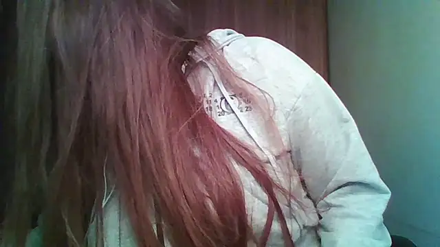 Evasapples online show from April 2026 07:58:02 PM