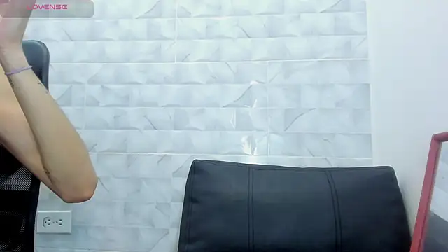 Realbadbxtch online show from February 2025 08:03:01 PM