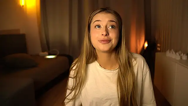 elisa moon online show from December 2024 03:43:02 PM