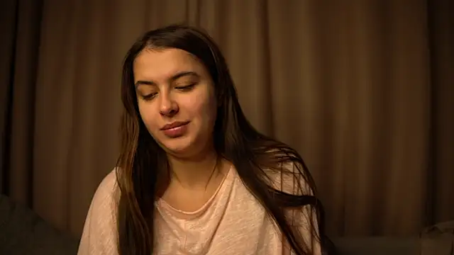 elisa moon online show from December 2025 09:37:01 AM