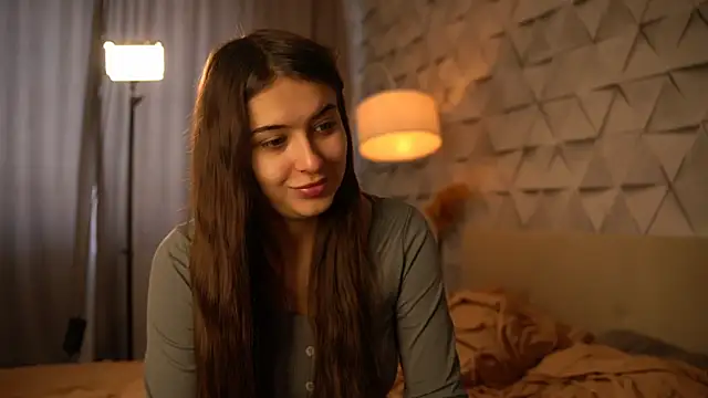 elisa moon online show from February 2026 10:01:01 AM