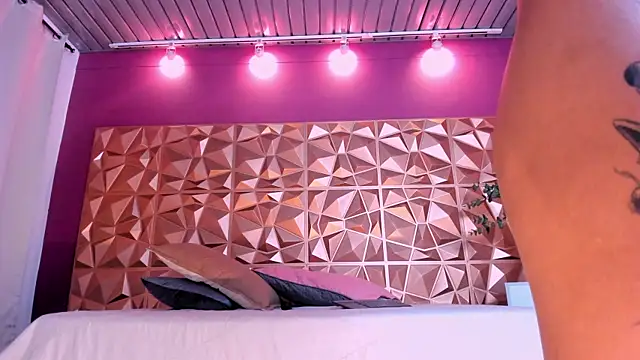 keendaall online show from December 2024 10:59:02 PM