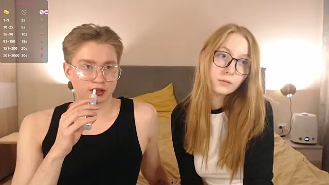 Snapshot of AliceStoneJhonyStone chatting on January 2025 10:11:02 AM AliceStoneJhonyStone online show from January 2025 10:11:02 AM