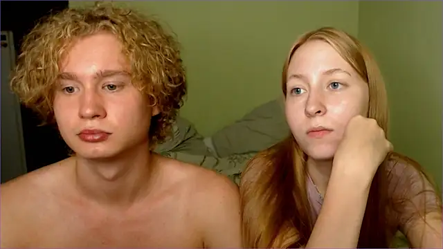 Snapshot of AliceStoneJhonyStone chatting on September 2025 08:31:01 PM AliceStoneJhonyStone online show from September 2025 08:31:01 PM