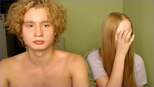 Snapshot of AliceStoneJhonyStone chatting on September 2025 03:34:02 PM AliceStoneJhonyStone online show from September 2025 03:34:02 PM