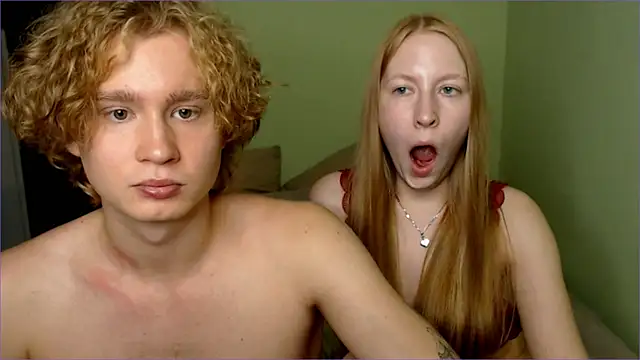 Snapshot of AliceStoneJhonyStone chatting on September 2025 03:04:01 PM AliceStoneJhonyStone online show from September 2025 03:04:01 PM