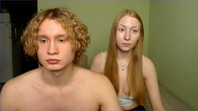 Snapshot of AliceStoneJhonyStone chatting on November 2025 09:09:02 AM AliceStoneJhonyStone online show from November 2025 09:09:02 AM