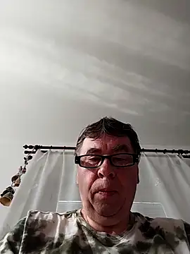 Snapshot of Lisak951 chatting on April 2026 06:00:02 AM Lisak951 online show from April 2026 06:00:02 AM