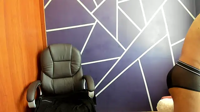 Pendragon1224 online show from December 2024 02:49:01 PM