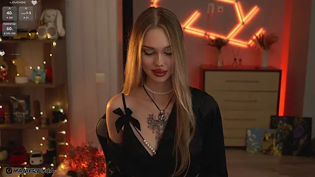 ManiFreyja online show from November 2025 08:53:02 PM