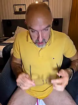 Snapshot of Crosss-23cm chatting on October 2025 06:48:01 PM Crosss-23cm online show from October 2025 06:48:01 PM