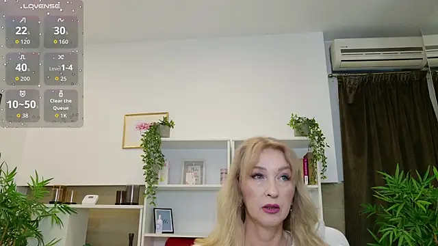 Snapshot of LadyLeea chatting on June 2026 03:40:02 AM LadyLeea online show from June 2026 03:40:02 AM
