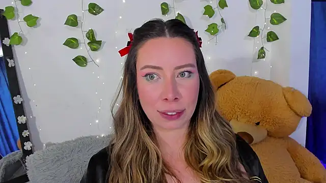 JanneKim online show from November 2025 01:56:02 PM