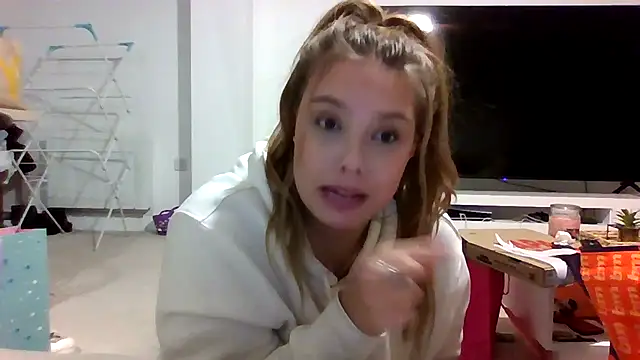 Krystal Tx online show from October 2025 07:04:02 PM