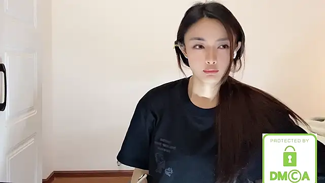 SarahYang online show from May 2026 08:33:02 AM