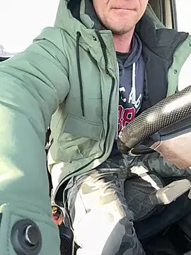 Snapshot of AlexGWoW chatting on February 2025 09:53:02 AM AlexGWoW online show from February 2025 09:53:02 AM