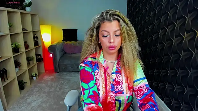 nicolee   19 online show from March 2025 06:54:01 PM