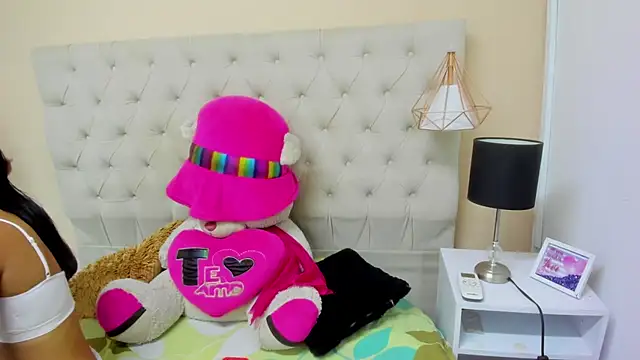 Snapshot of Little_Helen chatting on January 2025 01:22:01 PM Little Helen online show from January 2025 01:22:01 PM