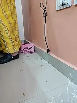 Snapshot of milf-kaira chatting on December 2024 04:13:01 AM milf-kaira online show from December 2024 04:13:01 AM