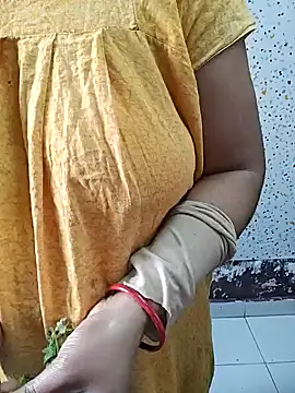 Snapshot of milf-kaira chatting on January 2025 03:07:02 AM milf-kaira online show from January 2025 03:07:02 AM