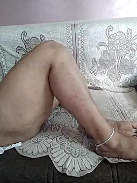 Snapshot of milf-kaira chatting on March 2025 06:15:02 AM milf-kaira online show from March 2025 06:15:02 AM