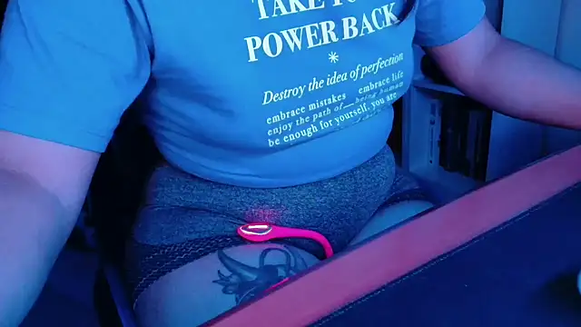 Snapshot of DirtyDi97 chatting on November 2025 02:10:01 AM DirtyDi97 online show from November 2025 02:10:01 AM