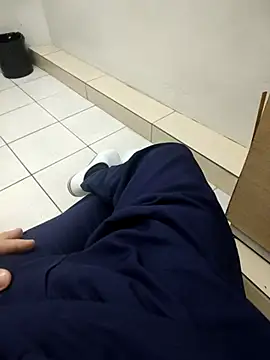 gatmoreno1 online show from September 2025 04:32:01 PM