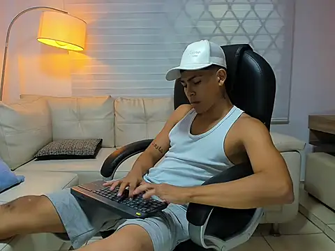 marcus wills19 online show from October 2025 02:12:02 AM
