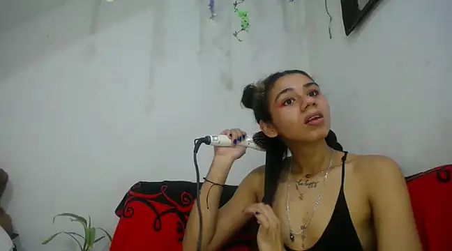 Snapshot of diamonmeli chatting on January 2025 07:18:02 PM diamonmeli online show from January 2025 07:18:02 PM